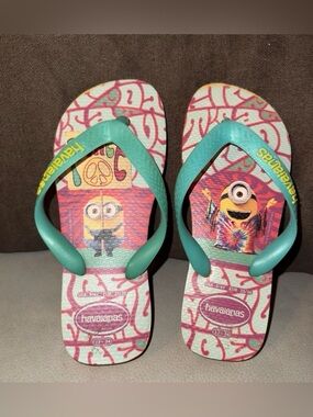 Havaianas Kids Teal Strap Flip Flops with Colorful Minions Print Size 3/4